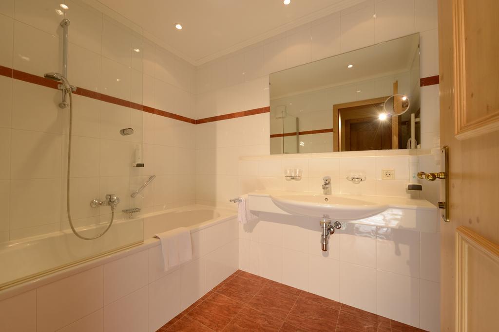 Hotel Neue Post Solden Room photo